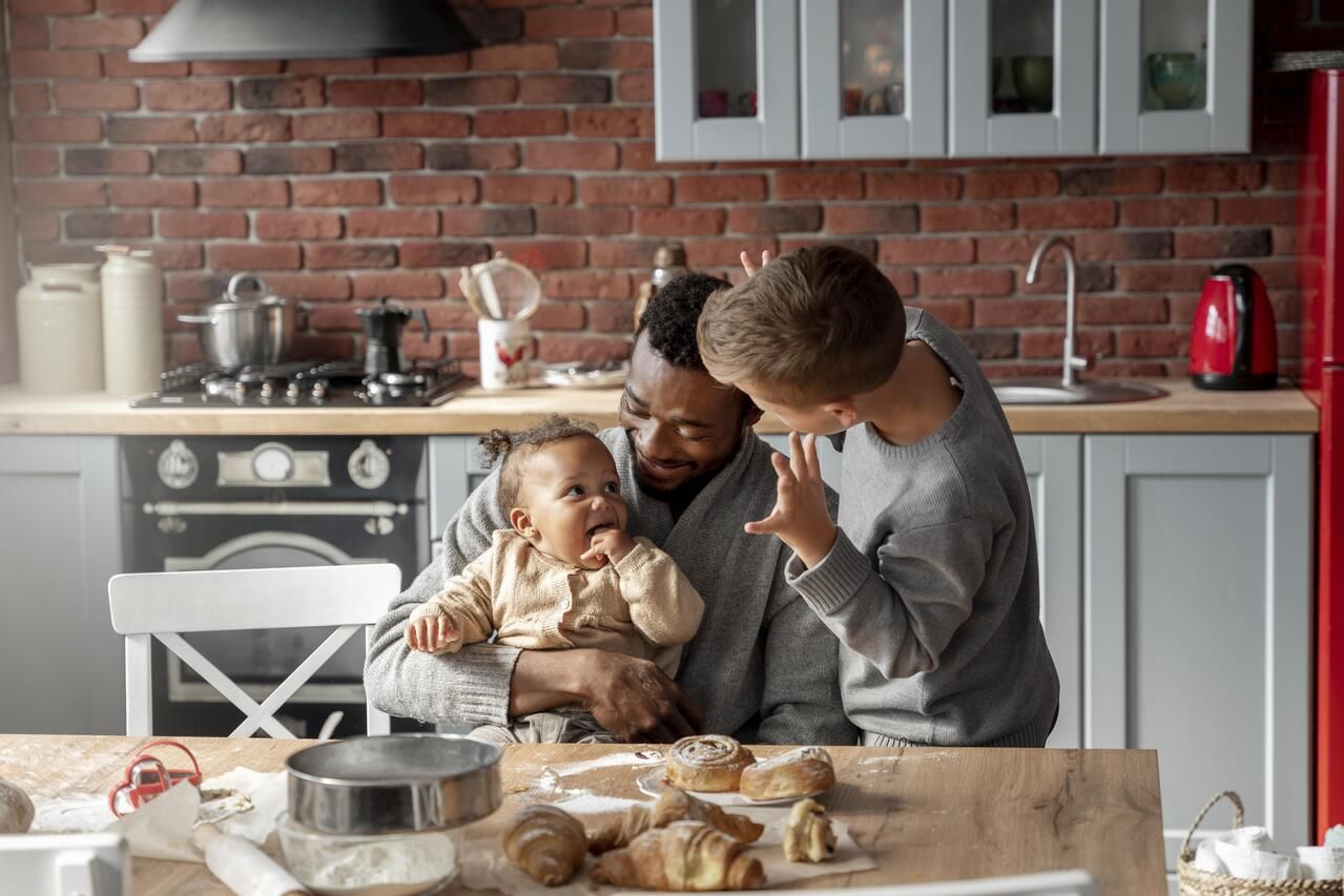 medium-shot-happy-father-kids (1)